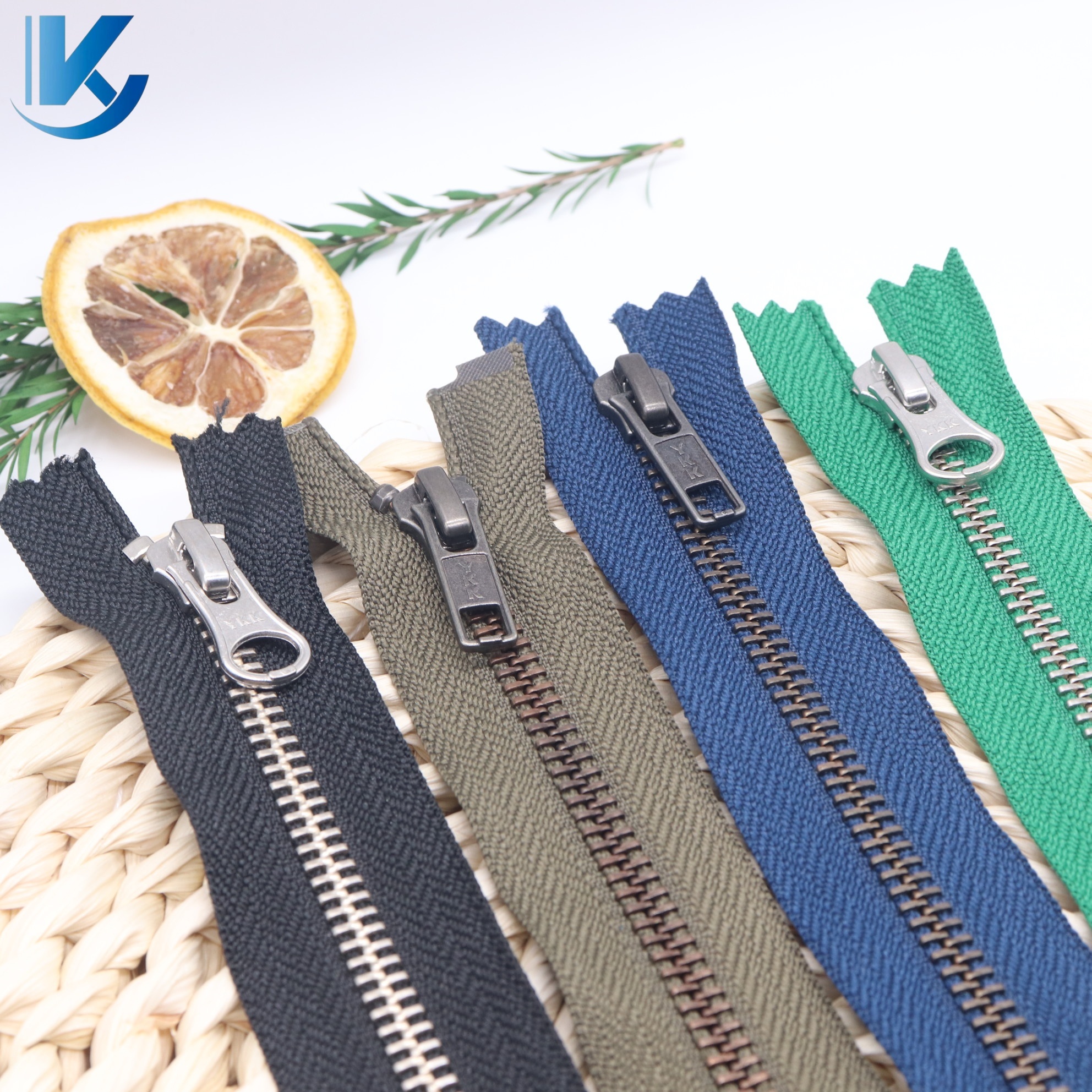 5# Copper Silver Metal Zipper Factory Wholesale High-quality Zipper Puller Can Be Customized For Jacket Jeans