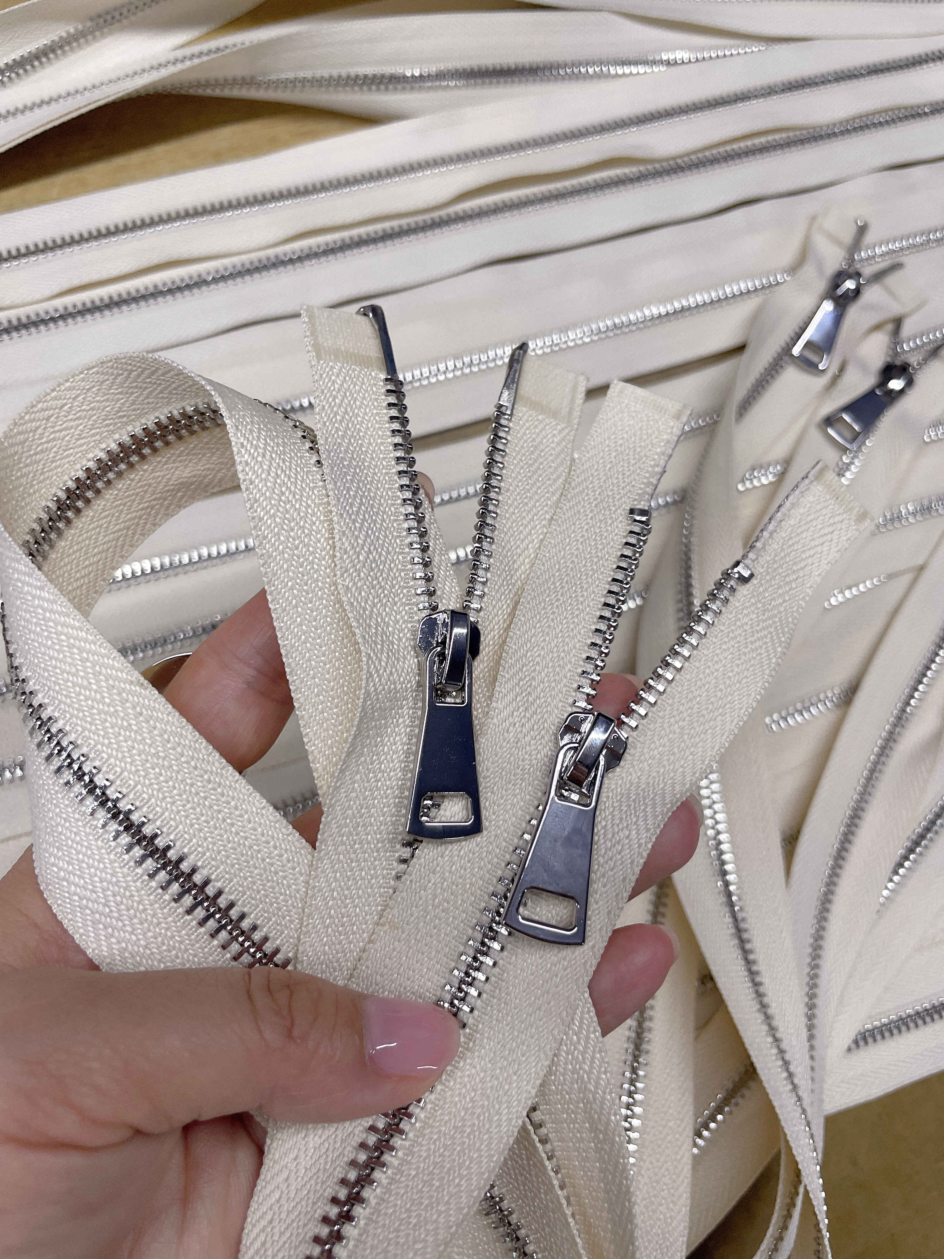 Hengda Zipper High Quality Custom Metal Zipper 5# Double Open Metal Zipper for Clothing Bags