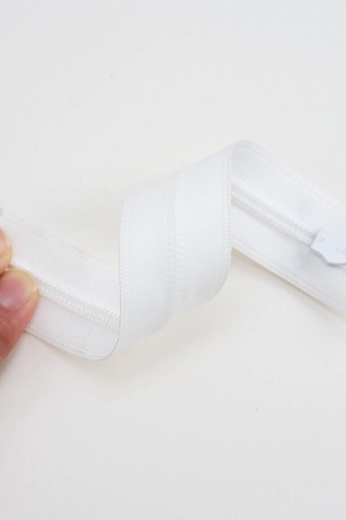 Yab Waterproof White Nylon Zipper TPU Coil Zipper Nylon Zipper for Bag