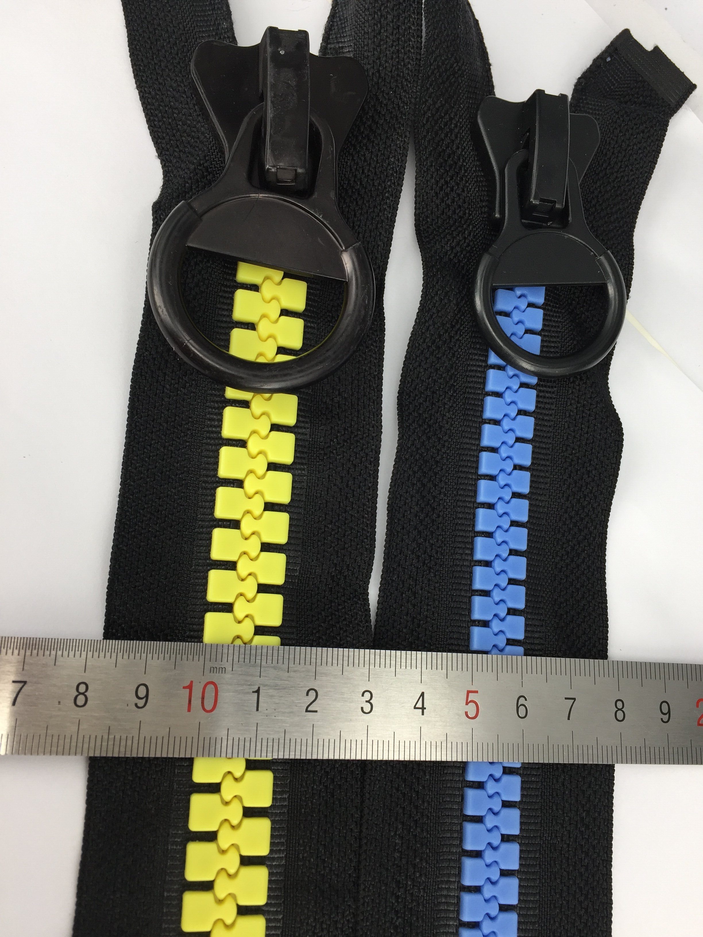 CHENGDA Hot Sale Plastic Zipper Heavy Duty Oversize Giant Vislon Zipper 5# 8# 10# 15# 20# Derlin Molded Zip Separate Open End