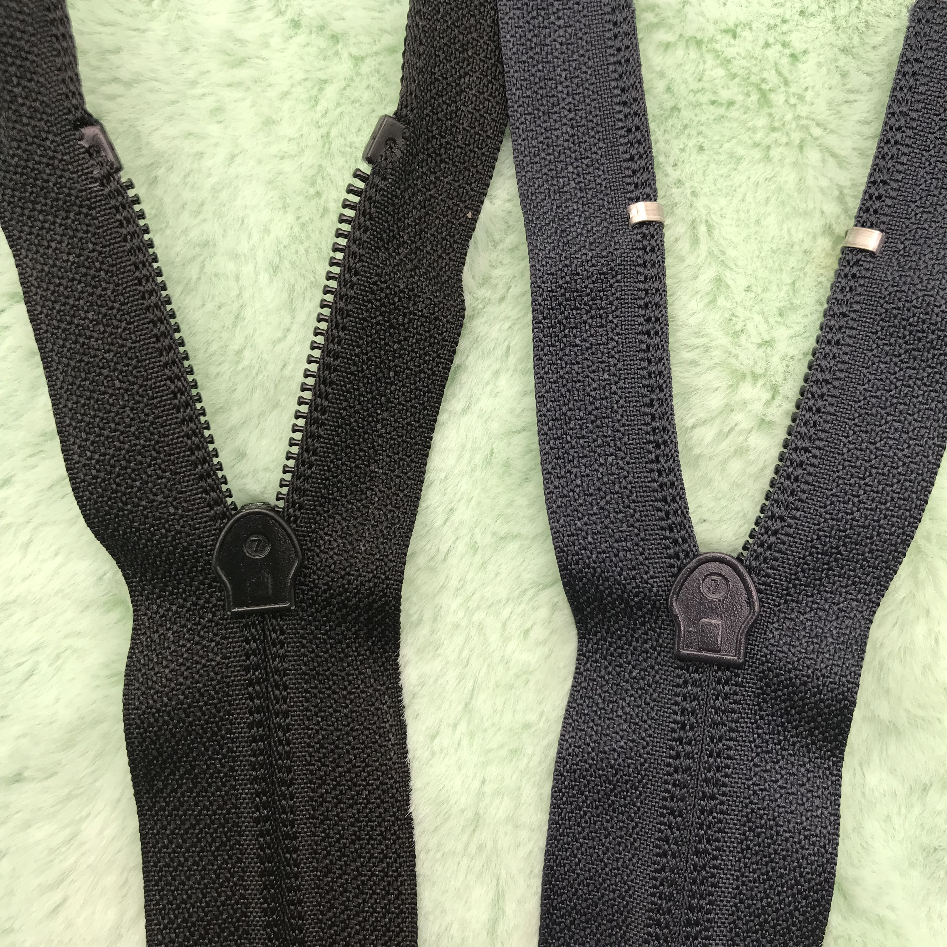 High Quality 5# Nylon OPEN-END ZIPPER Factory Direct Sales Smooth Seamless Zippers With No Sticking Or Jamming