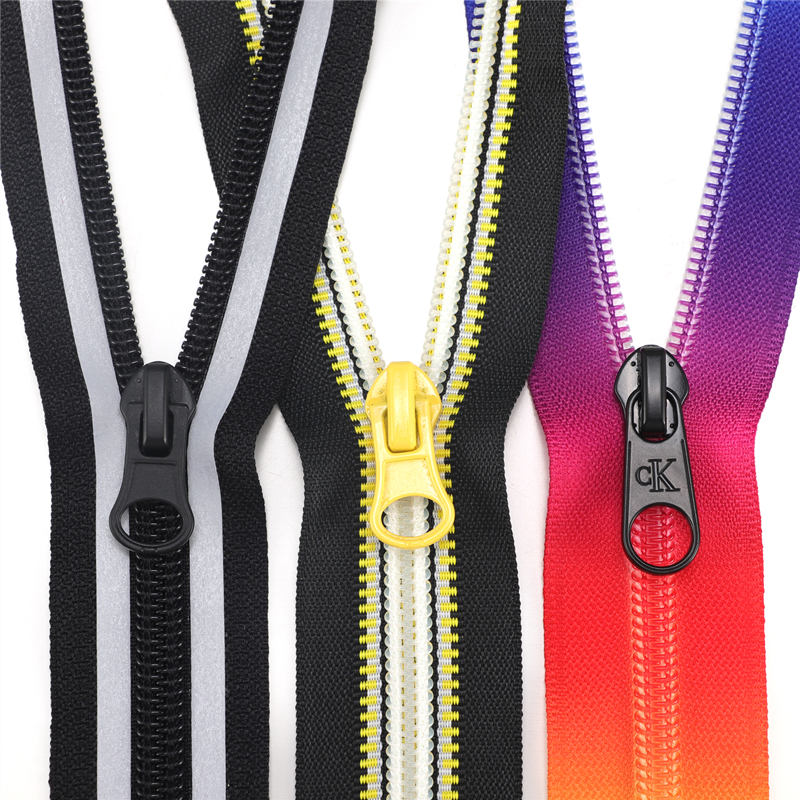 Manufacturer Custom White Tape Roll 3-slider Puller #3 Yard Long Chain Head Sliders Nylon Zipper #5 Plastic Invisible Feature