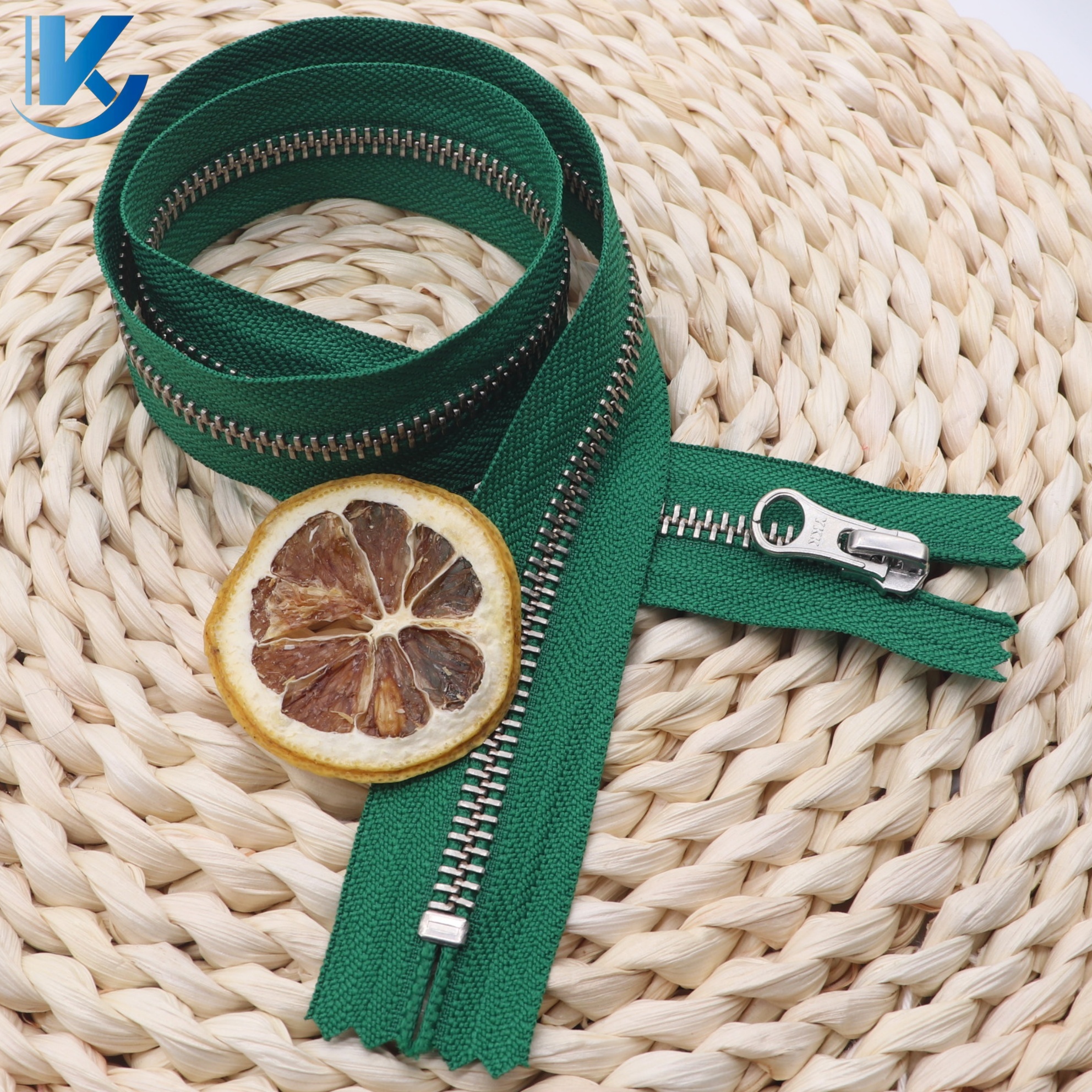 5# Copper Silver Metal Zipper Factory Wholesale High-quality Zipper Puller Can Be Customized For Jacket Jeans