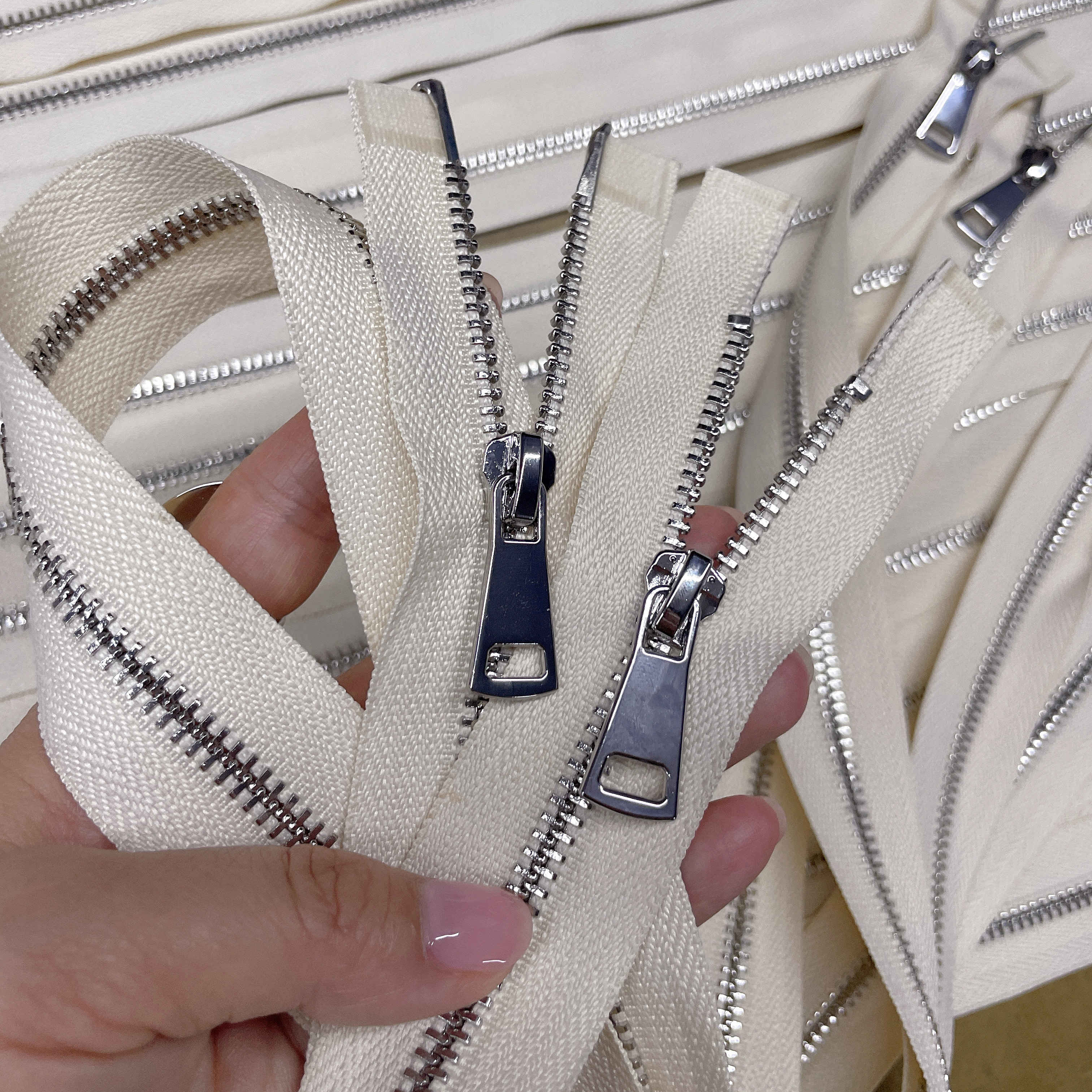Hengda Zipper High Quality Custom Metal Zipper 5# Double Open Metal Zipper for Clothing Bags