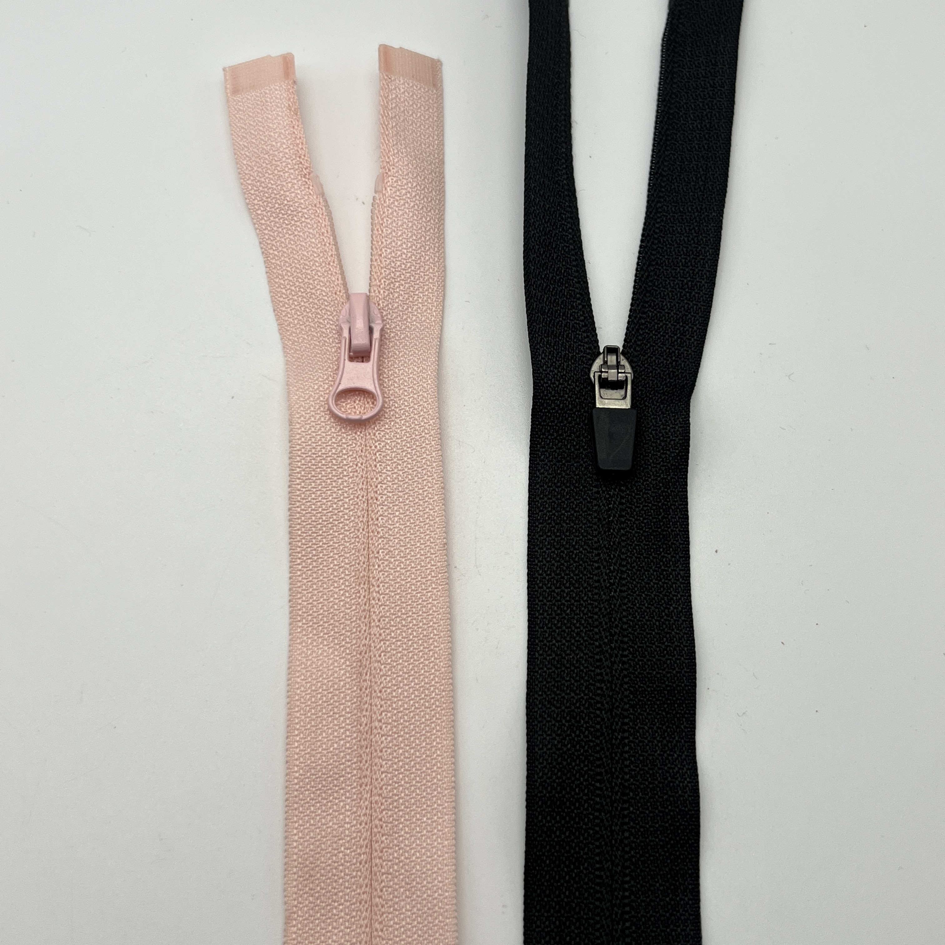 Direct Factory Sale of 3# Nylon Open-End Double-Sided Zipper with Smooth Puller Not Prone to Jamming