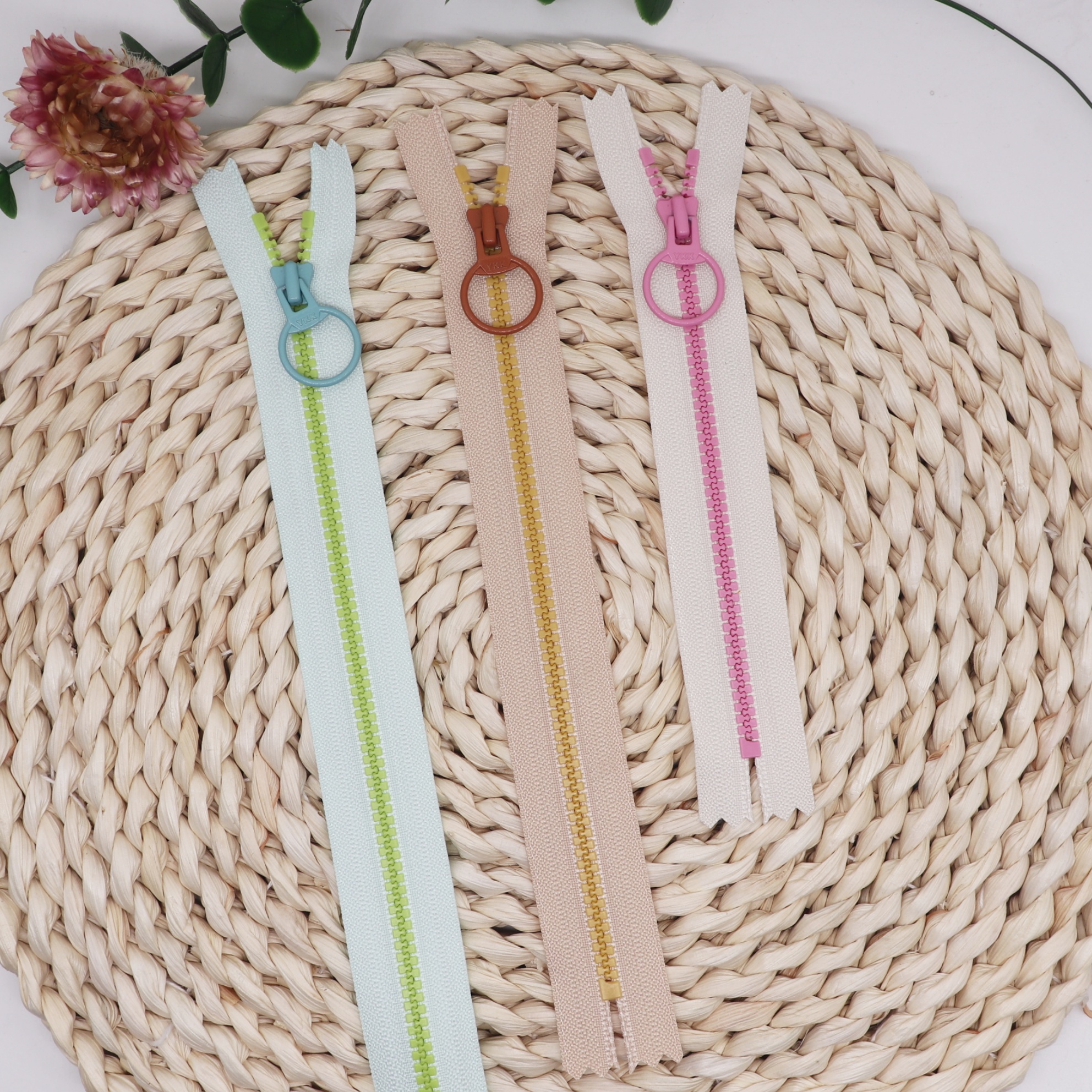 High-quality Genuine YKK Vislon Zipper #3 Close-end Plastic Zipper Colorful Zipper Ideal For Handbags And Kids' Jackets