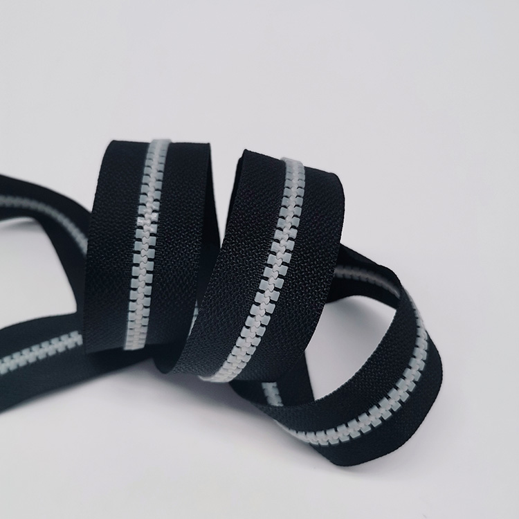 New Design Open-End Luminous Zipper Glow Plastic Resin Shine Zipper For Shirts Bags Shoes Custom Length Sustainable Feature