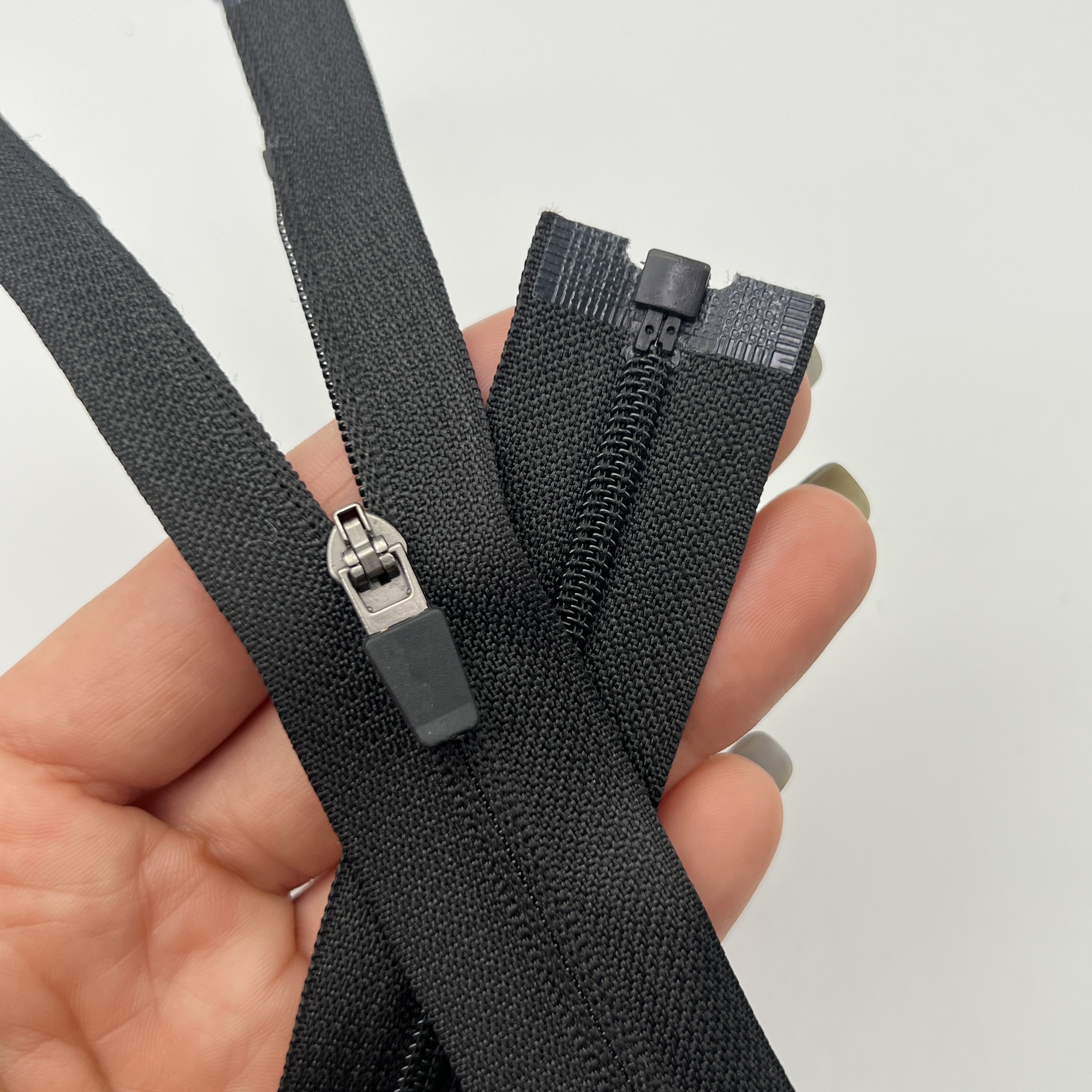 Direct Factory Sale of 3# Nylon Open-End Double-Sided Zipper with Smooth Puller Not Prone to Jamming