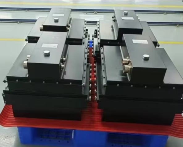 Bateria de Iões de Lítio para Iate Elétrico Evva 72V 96V 100ah 200ah LiFePO4 Pacote de Bateria Personalizado para Barco Elétrico com Motor