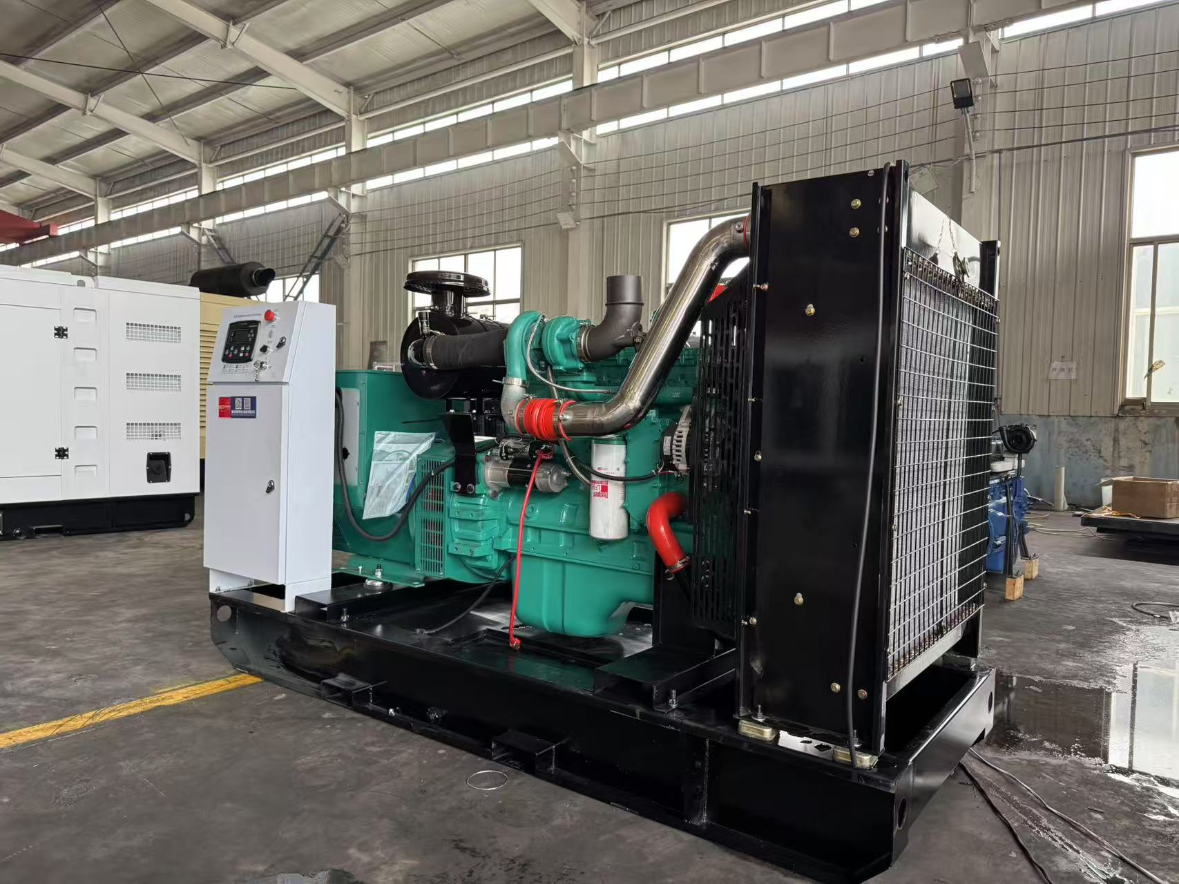 Home Use Portable Standby 200KW 6LTAA Cumminss Silent/Open Type 3 Phase 4 Wire Diesel Generator Set with Remote Control