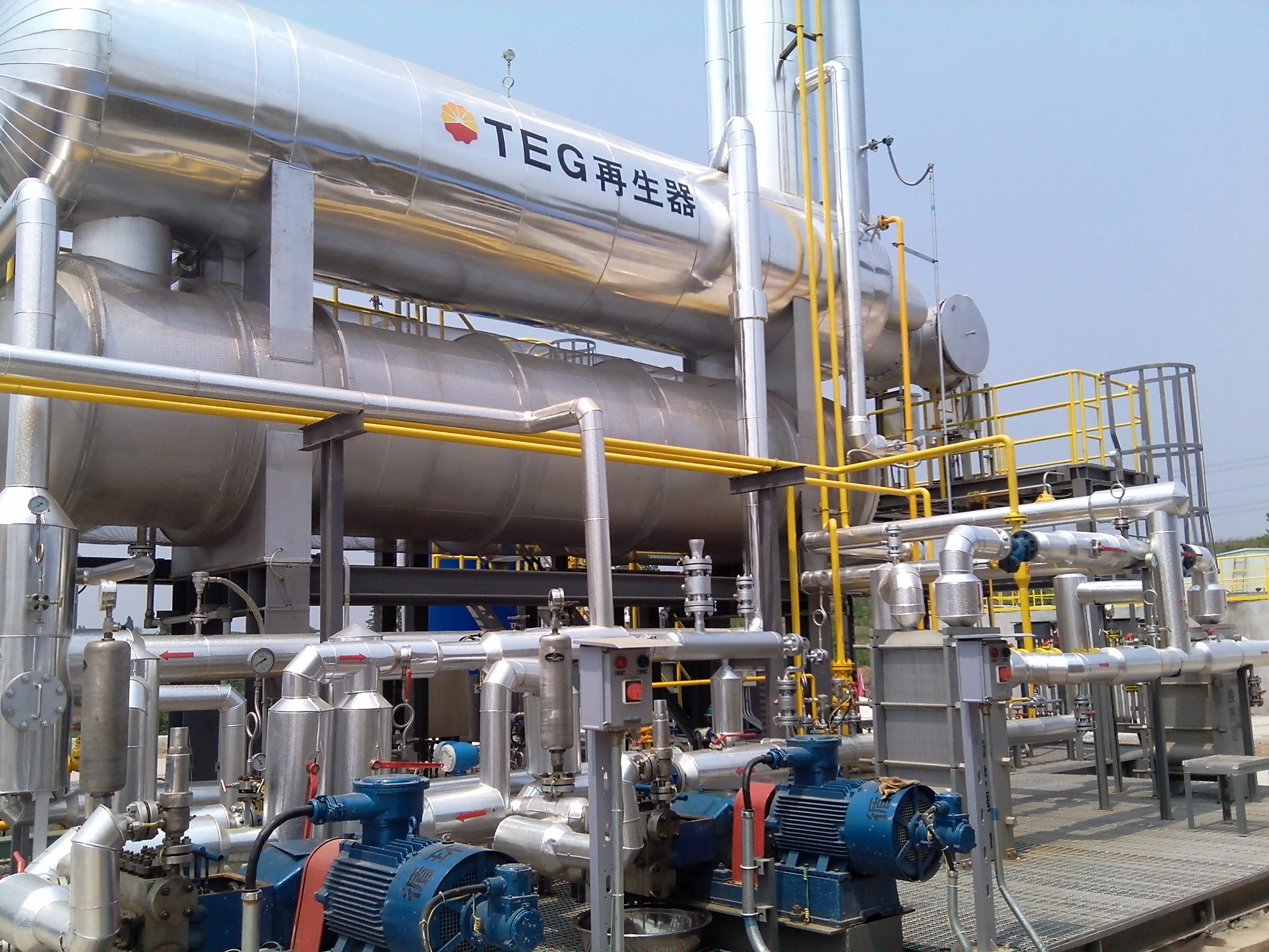 Natural gas treatment skid