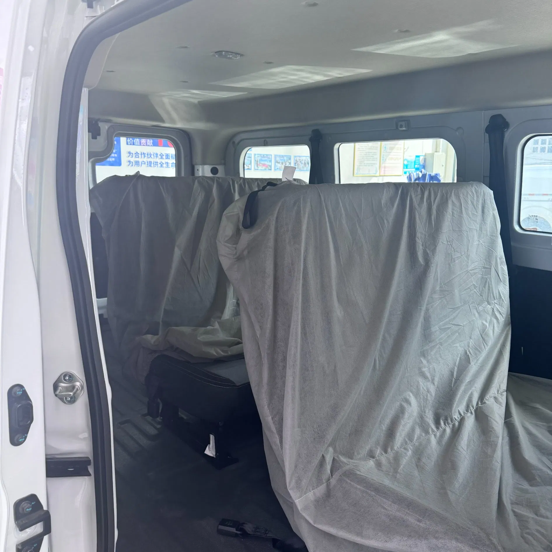 V6e Mountain Climbing EV Geely 45° Slope Adaptive Power System