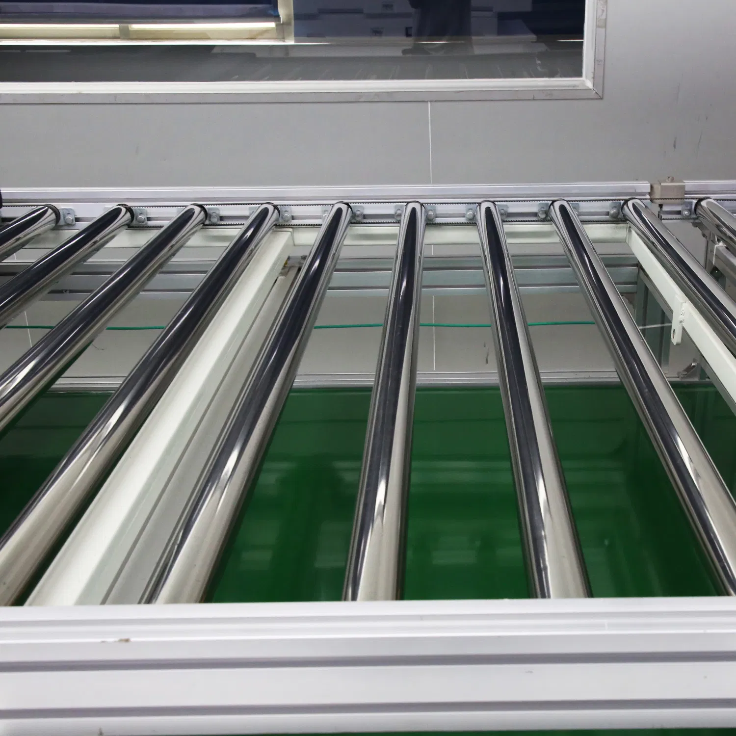 High Wear Resistance Gravity Roller Conveyor System, Suitable for Logistics Industry.