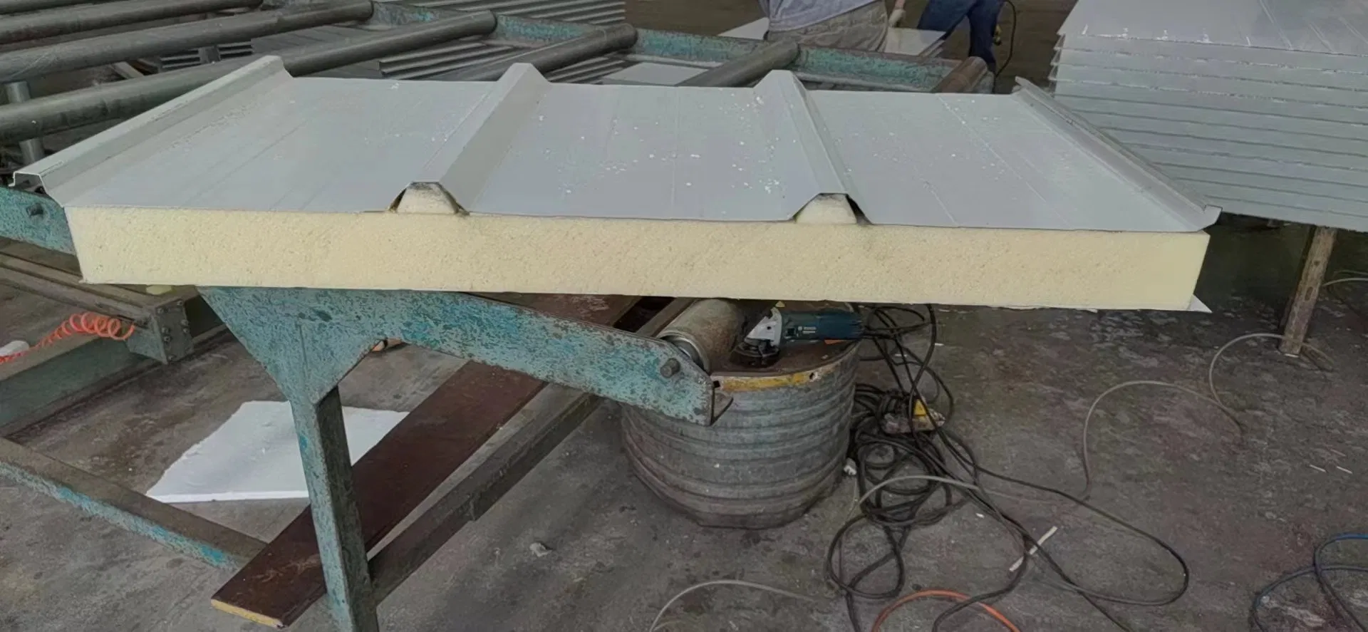 High Density PU Sandwich Roof Panel for Roofing