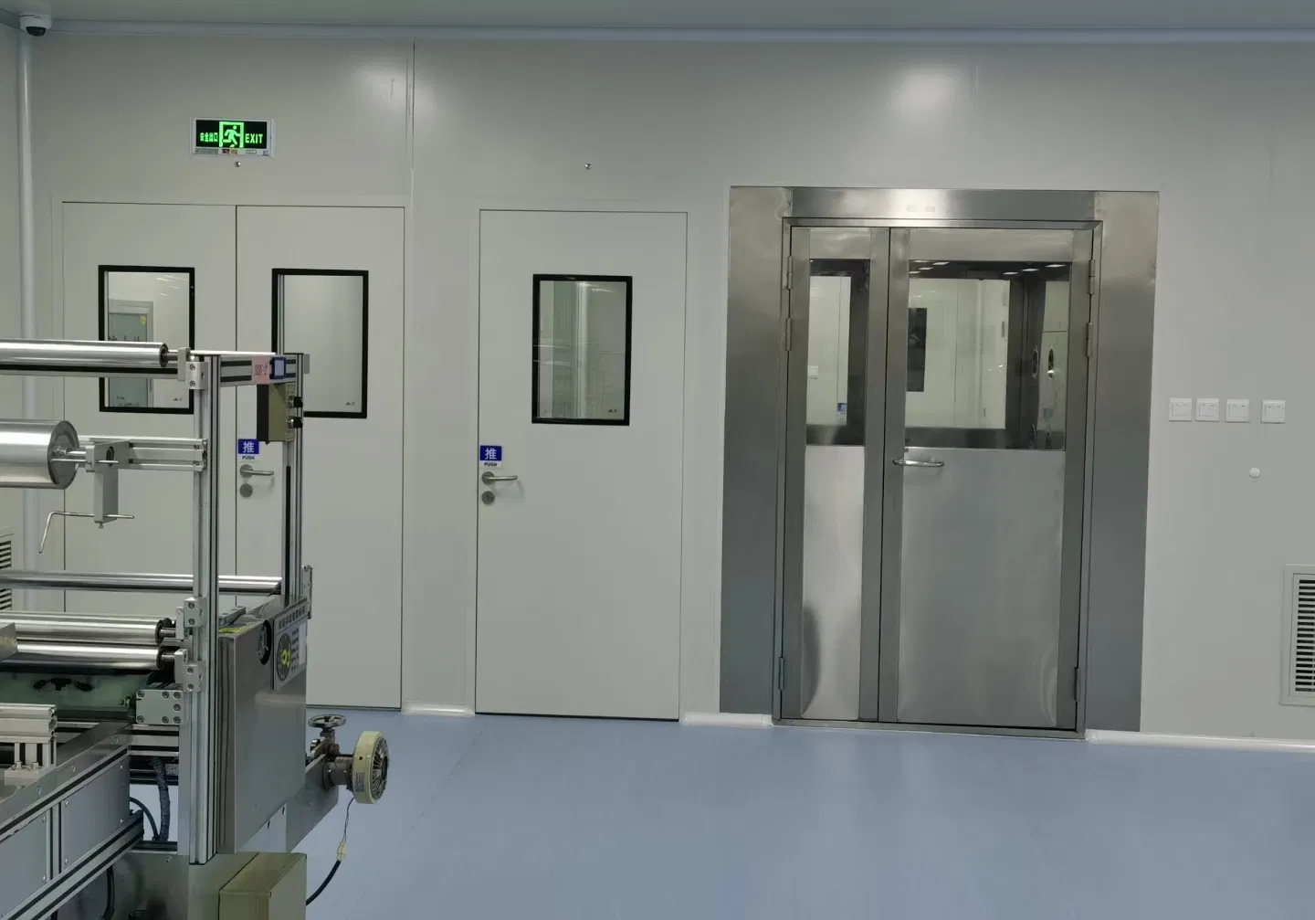 CE &amp; ISO Approved Prefabricated Clean Room Sandwich Panel Dust Free Electronics Lab