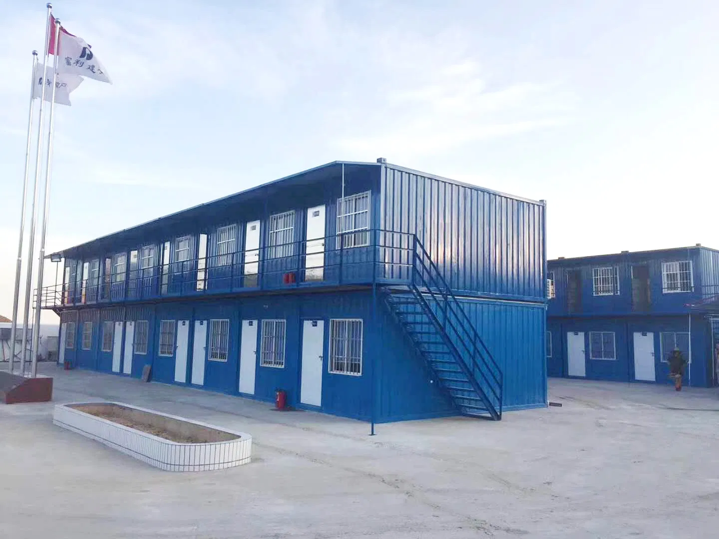 Waterproof Prefabricated Container Buildings: Quick Assembly, Mobile and Tailored for Commercial Capsule Spaces
