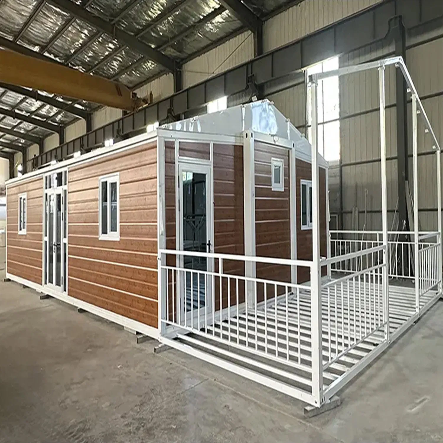 Manufacturer of 20 Foot Mobile Luxury Portable Foldable Prefabricated Container Housing Prefabricated Foldable Living Foldable Container Modern Housing