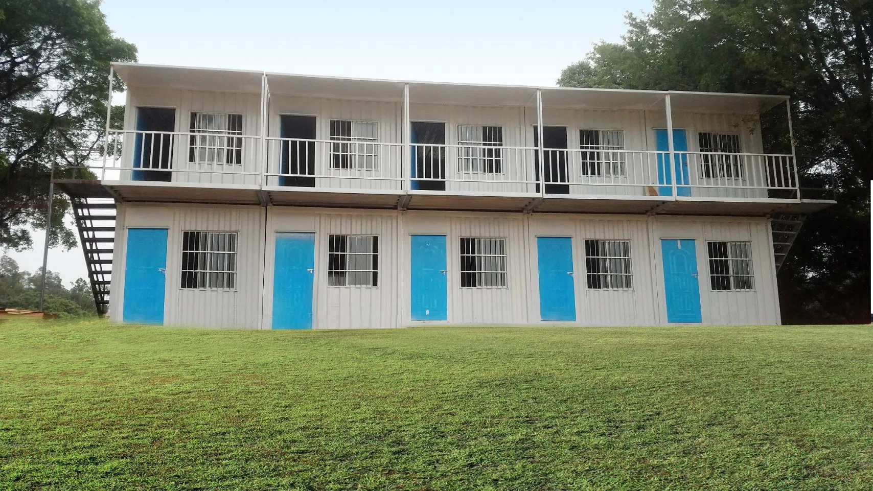 Waterproof Prefabricated Container Buildings: Quick Assembly, Mobile and Tailored for Commercial Capsule Spaces