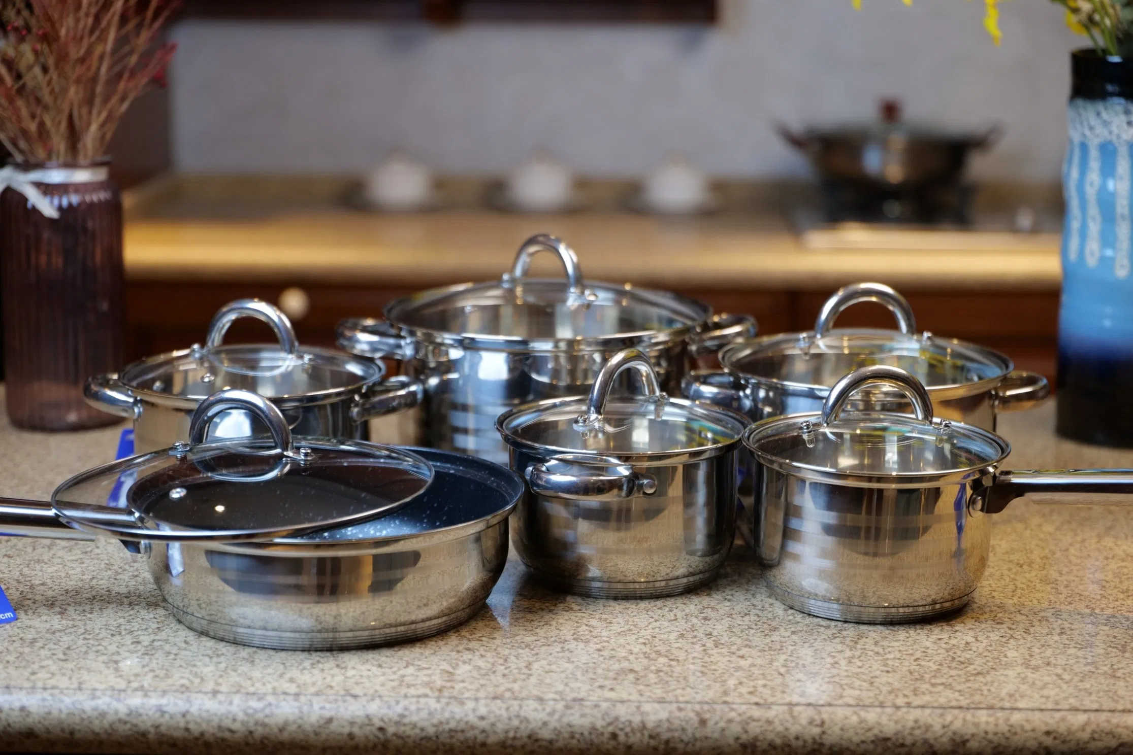 مجموعة أواني طهي من الفولاذ المقاوم للصدأ للاستخدام المنزلي في المطبخ