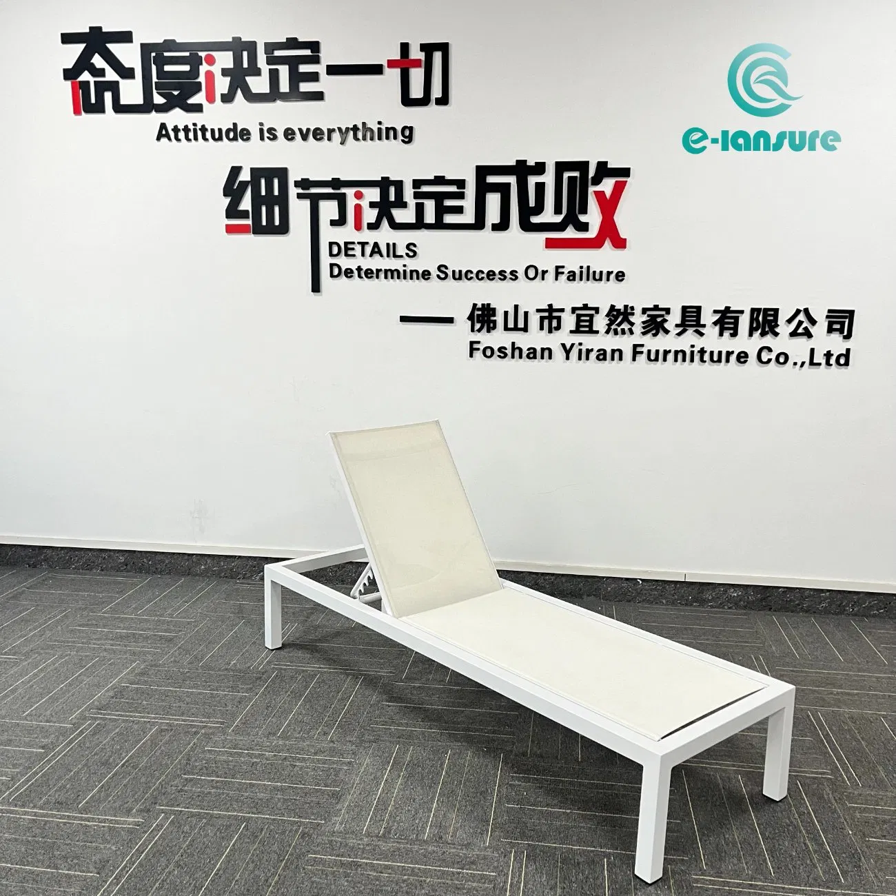 Mobilier d'extérieur minimaliste en gros, transat en aluminium durable, tissu Textilène imperméable, chaise longue pour le bord de la piscine