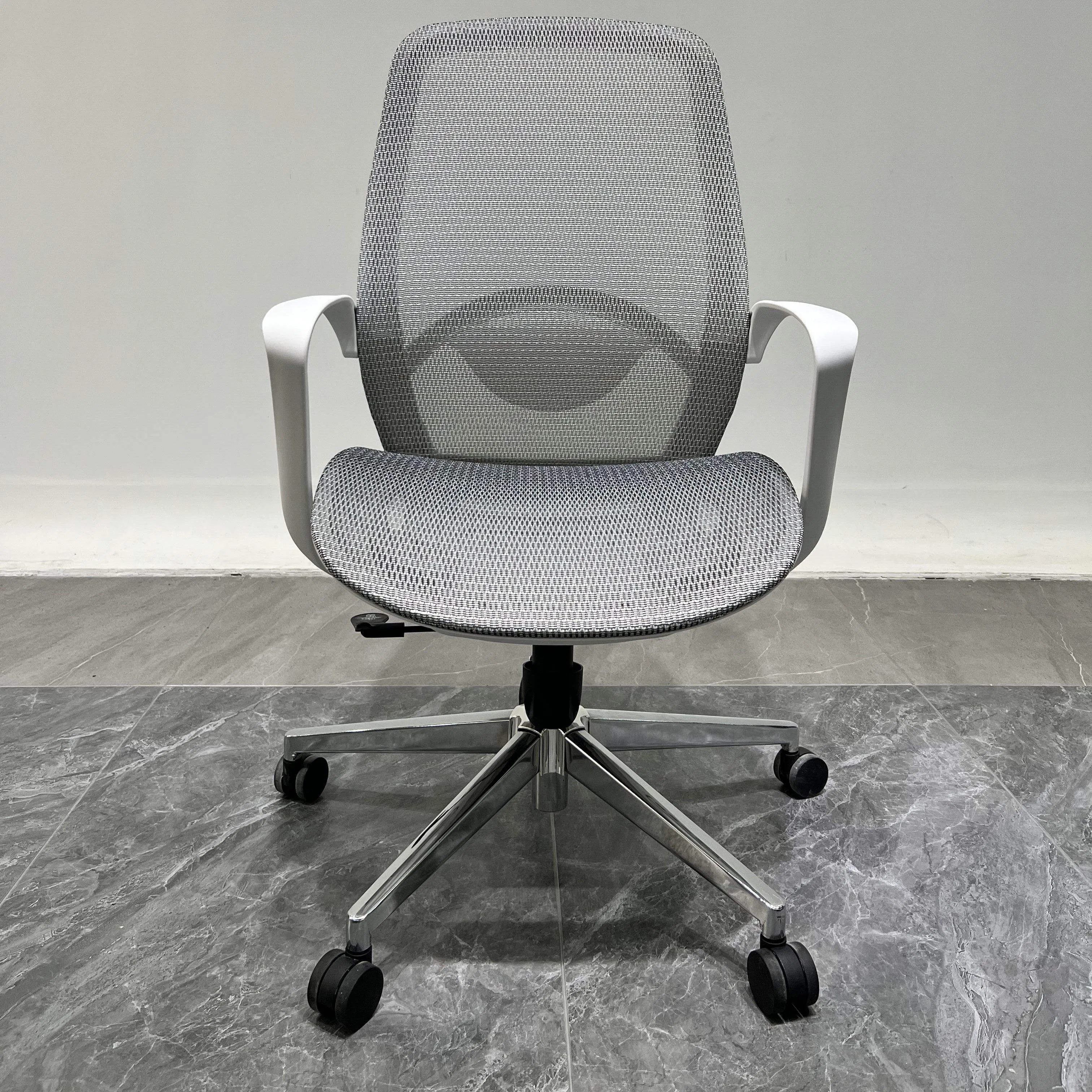 Stylish Ergonomic Mesh Office Chair with Adjustable Height