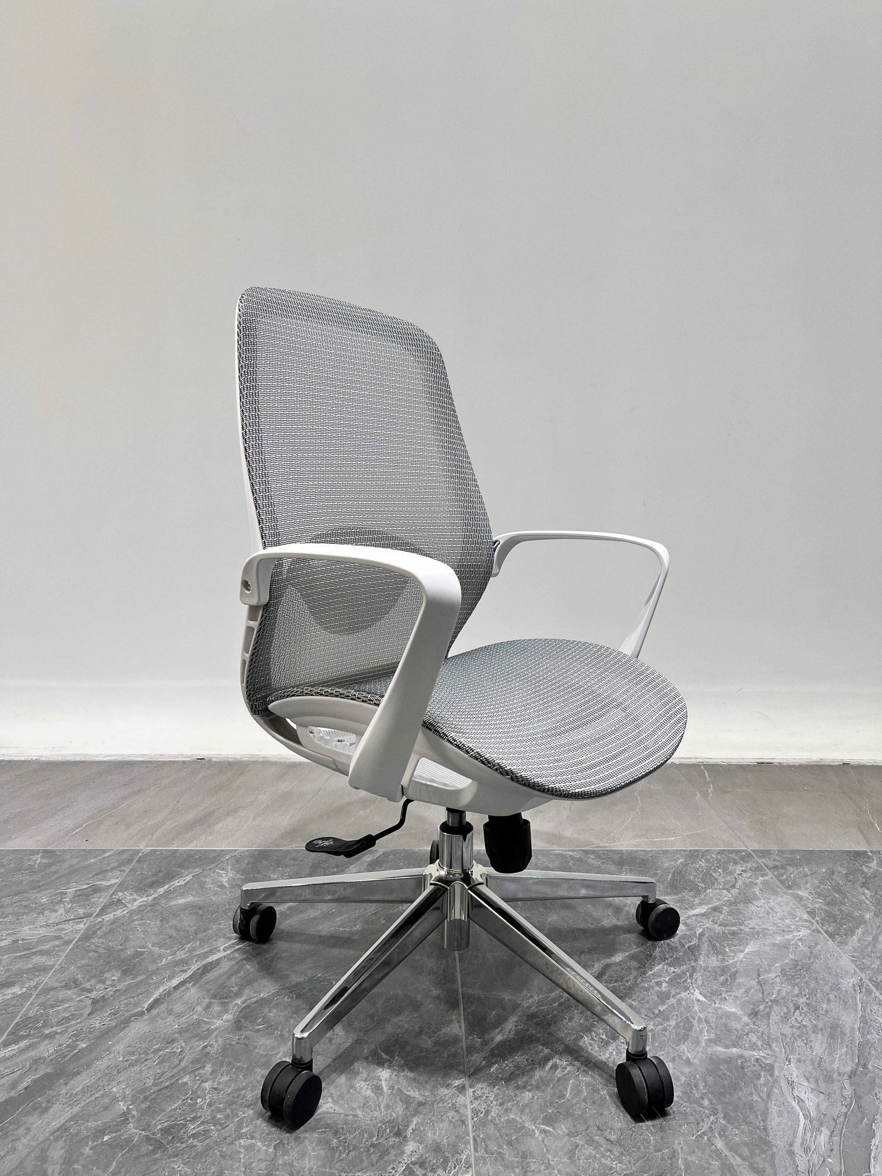 Stylish Ergonomic Mesh Office Chair with Adjustable Height
