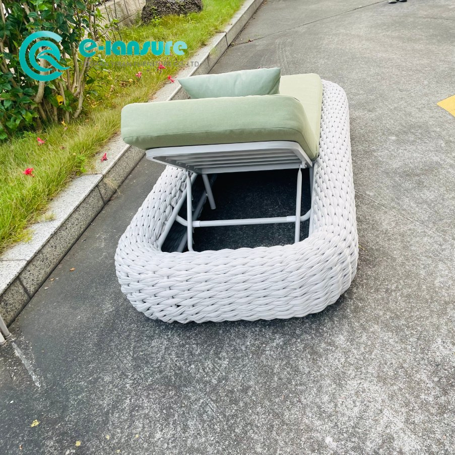 Mobilier d'extérieur en aluminium, chaise longue tressée en corde, lit de soleil pour hôtel, complexe, au bord de la piscine