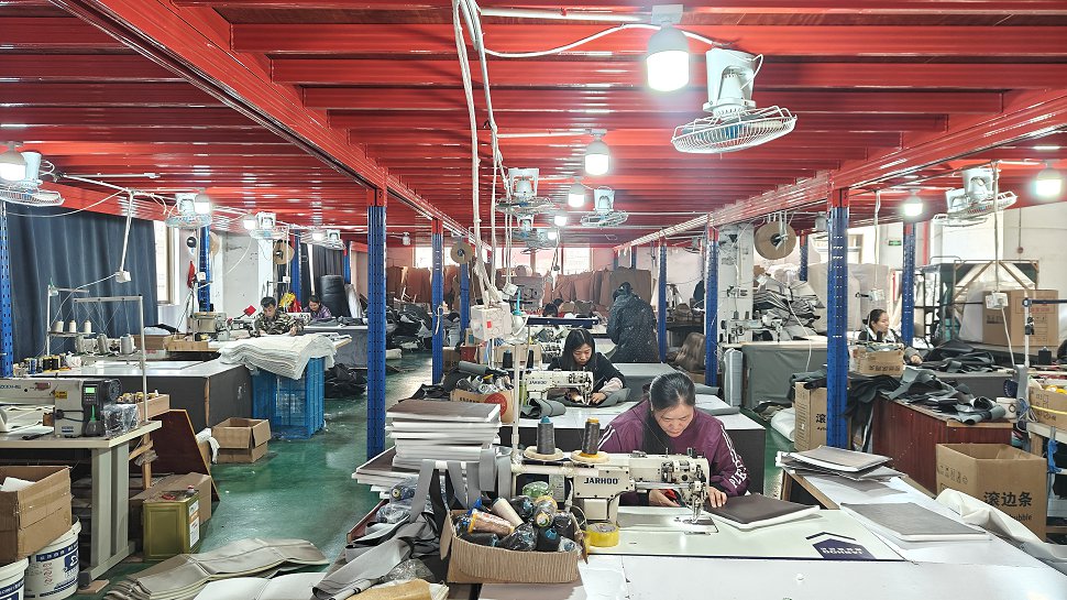 Industrial sewing machine for sofa fabric stitching