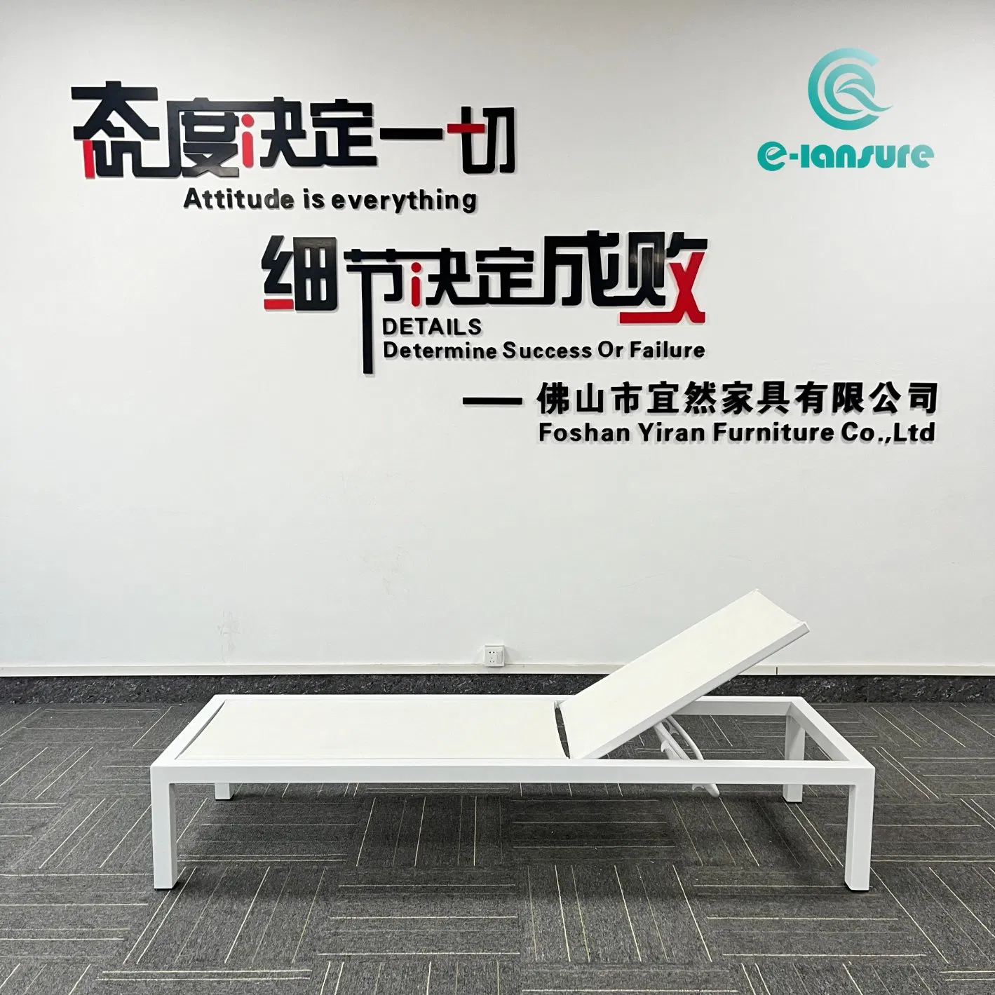 Mobilier d'extérieur minimaliste en gros, transat en aluminium durable, tissu Textilène imperméable, chaise longue pour le bord de la piscine