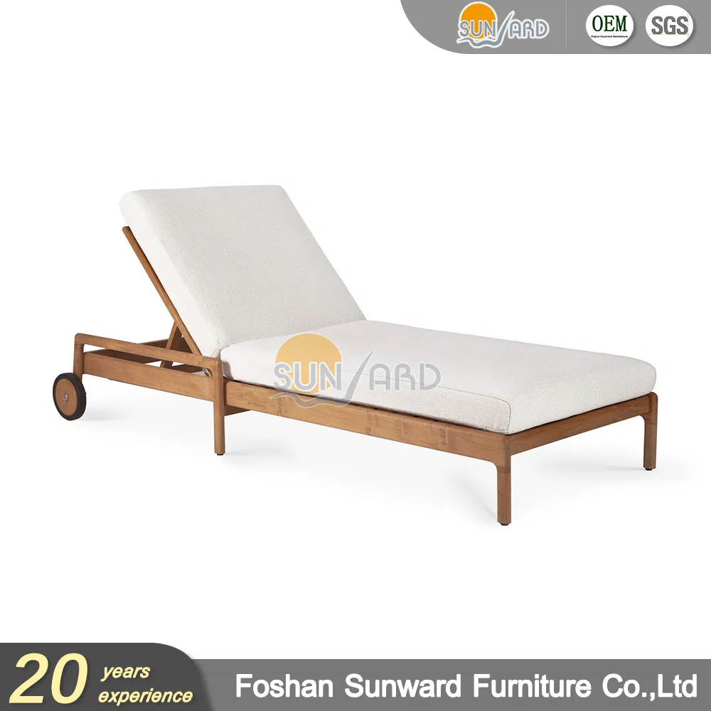 Hôtel de jardin moderne personnalisé avec piscine, villa de maison de plage, chaise longue en teck d'extérieur avec coussin