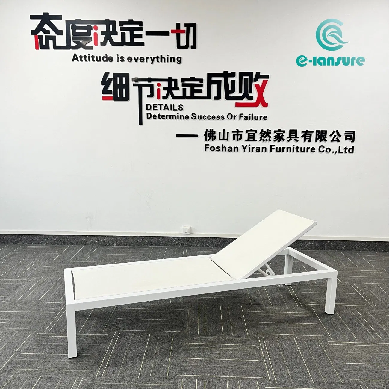 Mobilier d'extérieur minimaliste en gros, transat en aluminium durable, tissu Textilène imperméable, chaise longue pour le bord de la piscine