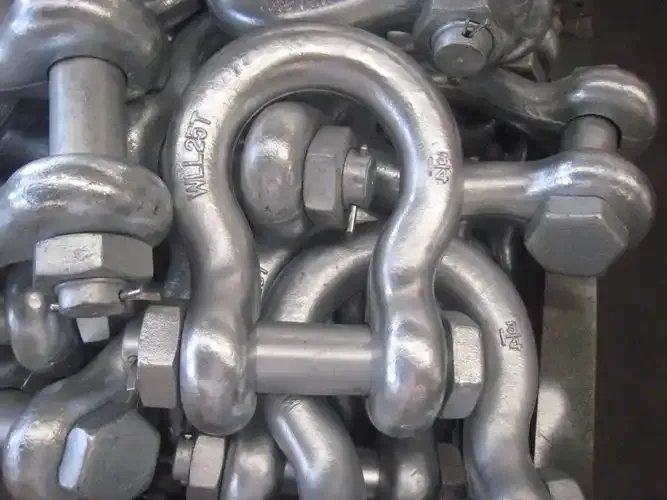 Bow Shackle Detail