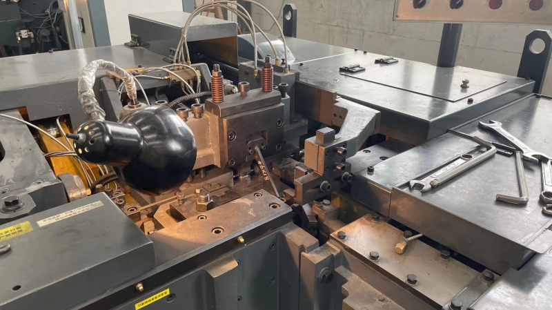 Automatic chain bending process at Chongqing Glinder Lift factory