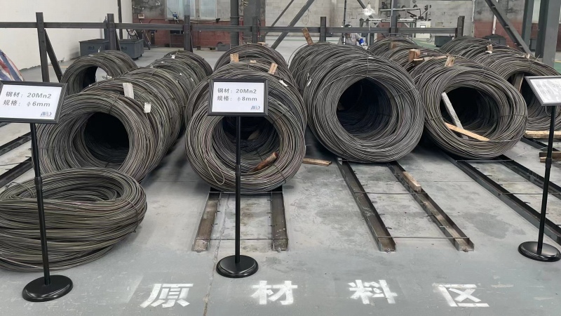 Raw material selection for lifting equipment manufacturing at Glinder Lift