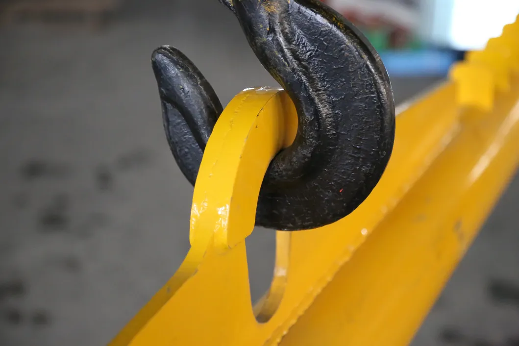 Glass Lifting Beam 1