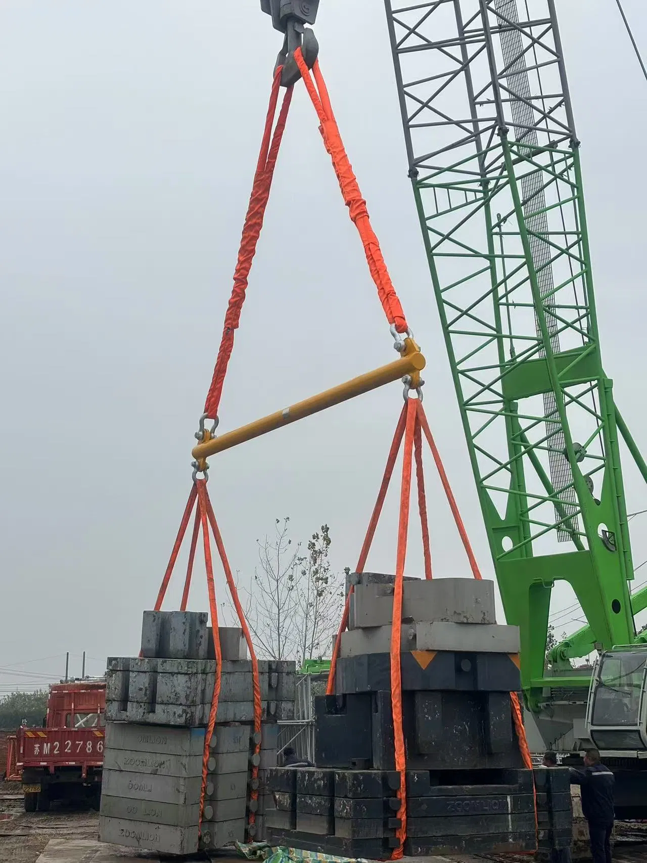 Versatile Adjustable Spreader Beam for Safe Lifting Operations