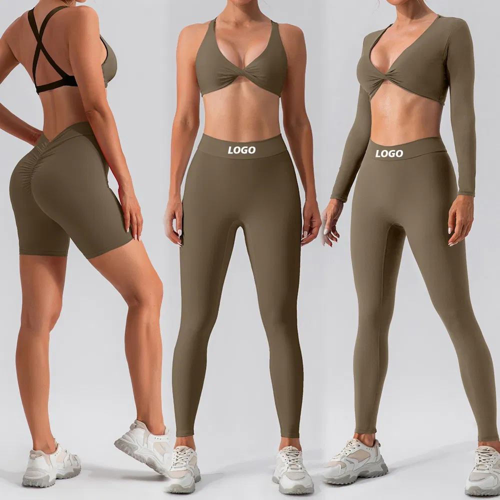 Ropa de fitness para mujeres al por mayor 4PCS traje deportivo sexy con escote en V para correr al aire libre, sujetador de yoga con logo personalizado + top corto + pantalones cortos con fruncido en la parte trasera + pantalones