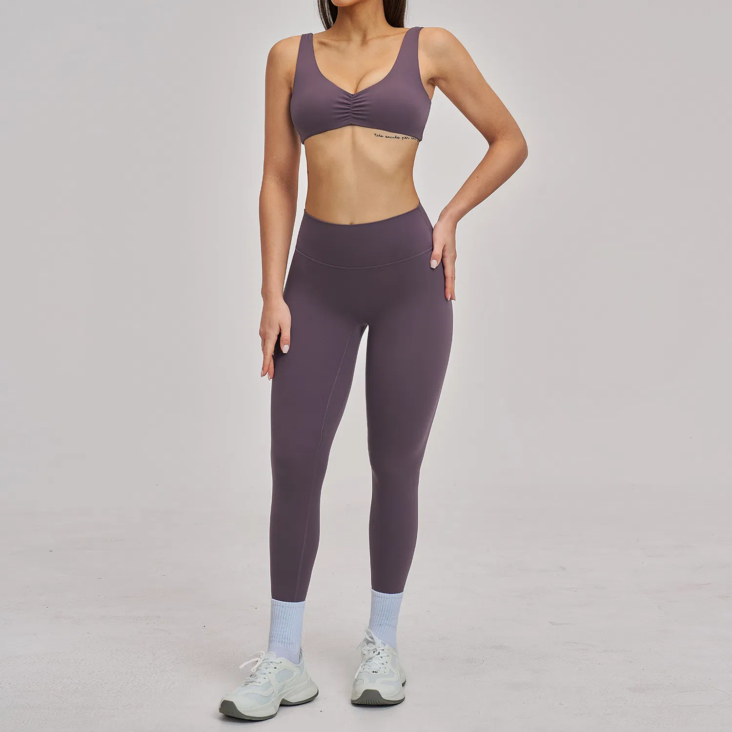 Ropa de gimnasio al por mayor recomendada con camisetas de sujetador, chaquetas, pantalones cortos, leggings y ropa atlética