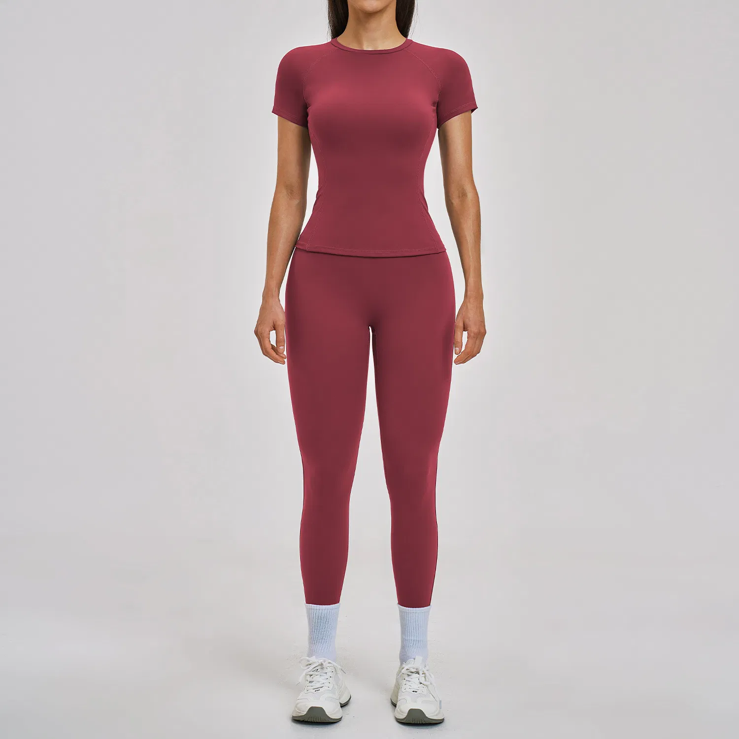 Conjunto de ropa de fitness a la moda que combina ropa de entrenamiento para mujeres, yoga, pilates, correr, tela elástica, diseño que realza el trasero, ropa deportiva asequible