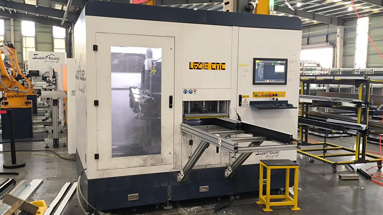 Heavy duty CNC Center Machine station