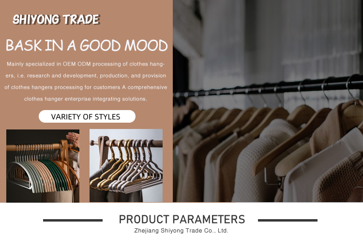Color metal hanger presentation