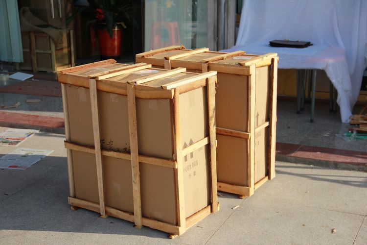 Wooden frame packing