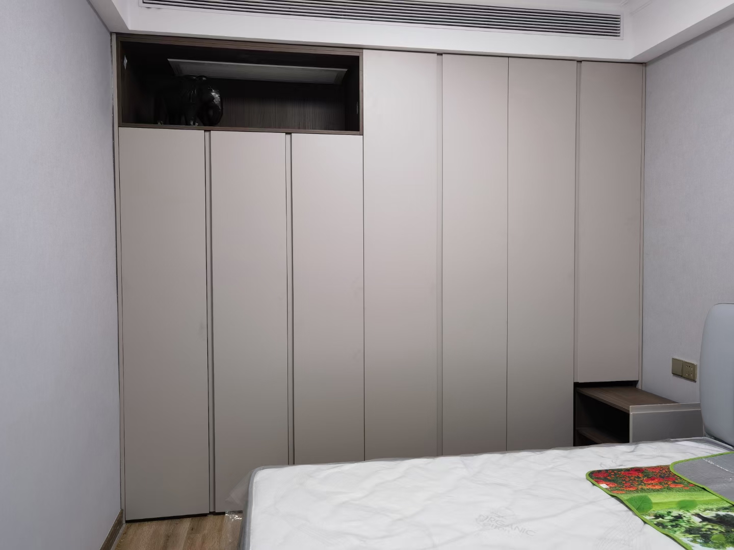 Modern Light Luxury Minimalist Bedroom Furniture Wardrobe Detachable Design Adjustable Eco-Friendly Materials Easy Assembly