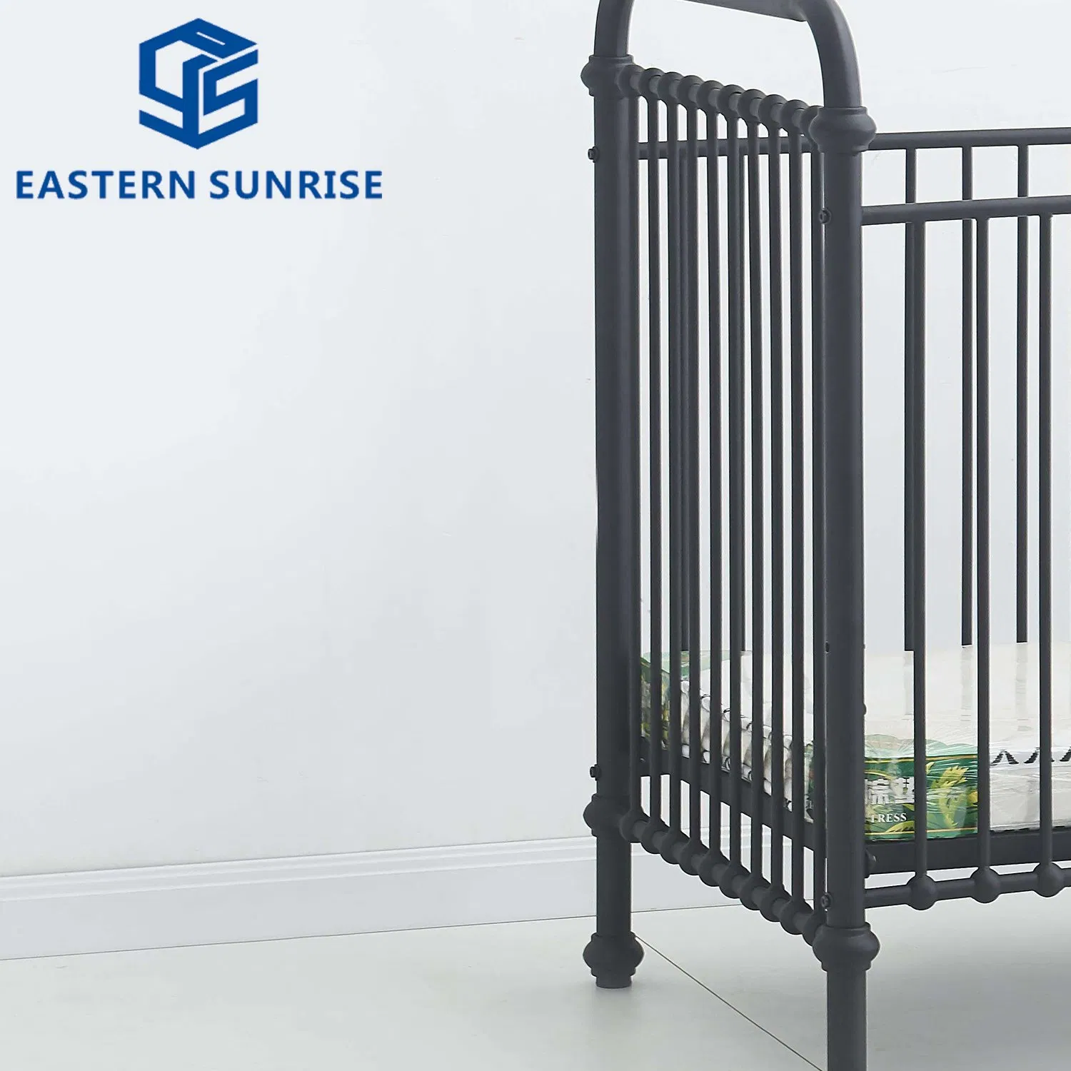 [Factory Direct] Classic Iron Enfant Bed with Customized Decorative Ball Accents