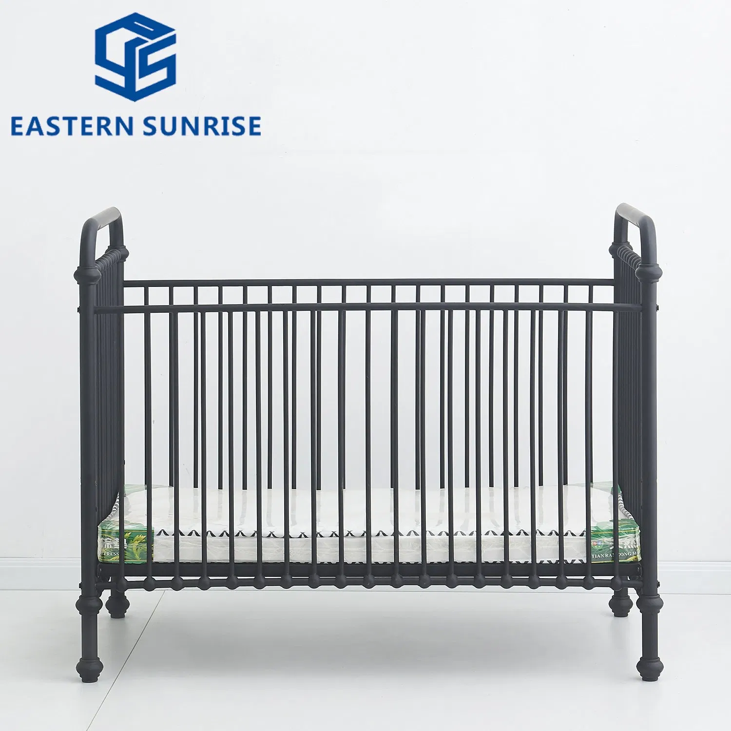 [Factory Direct] Classic Iron Enfant Bed with Customized Decorative Ball Accents