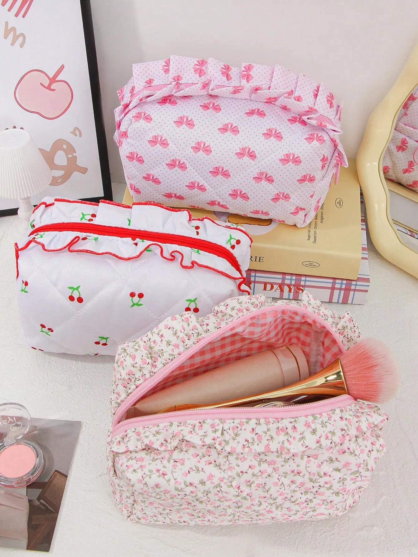 Fashion Stock Designs Promotion Cotton Stylish Makeup Pouch Quilted Handheld Toiletry Large Capacity Portable Travel Beauty Cosmetic Organizer Bag