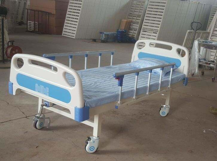 Hot Sell Hb-M1-G023 Manual Semi-Fowler Medical Single Crank ICU Bed 1 Crank Hospital Bed Clinic Care Medical Bed Patient Nursing Bed with ABS Head Foot Board
