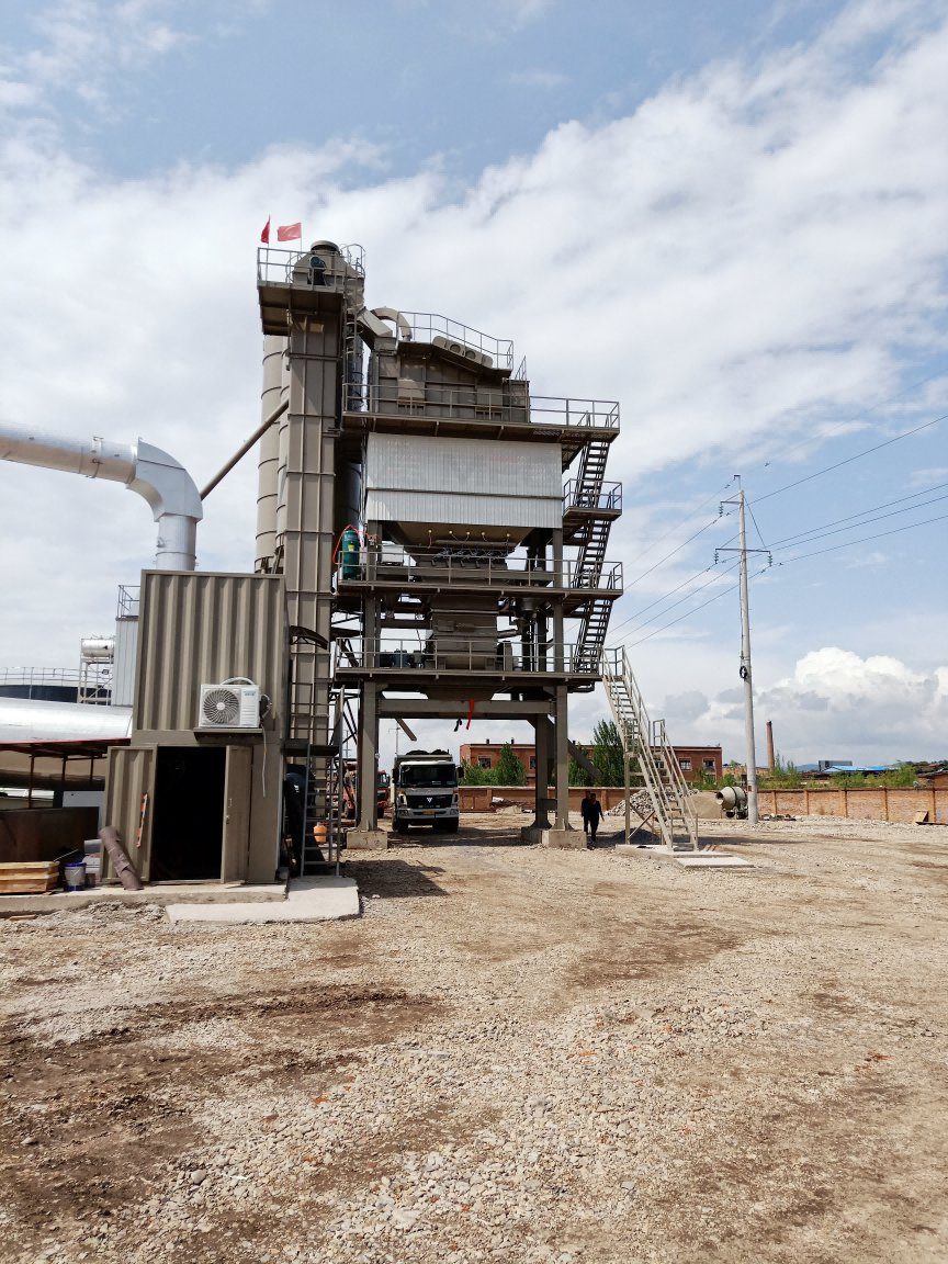 China Manufacture Cement Machine Asphalt Mixing Plant Portable Double Shaft Mixer Concrete Asphalt Batching Plant