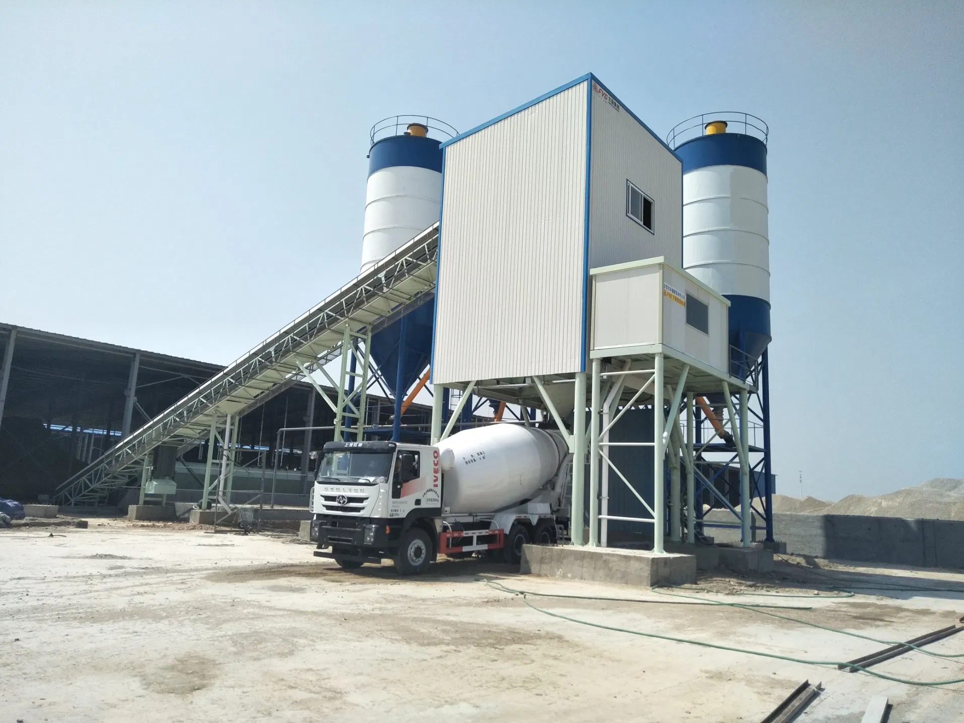 High Capacity Hzs300 Concrete Batching Plant for Efficient Production