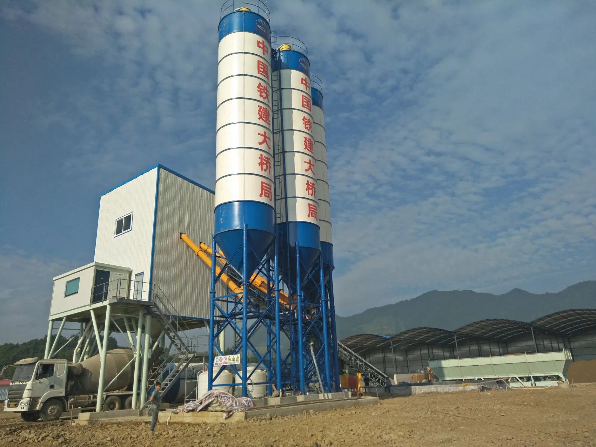Advanced Hzs240 Concrete Batching Plant with Automated Control System